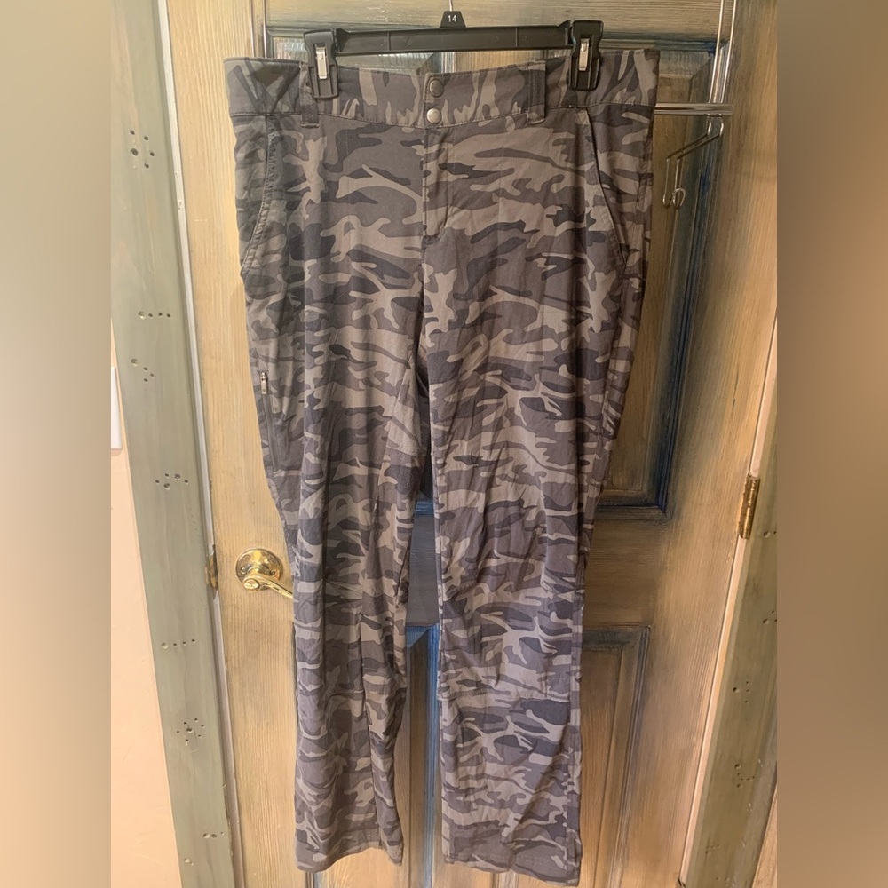 Columbia camo hiking pants